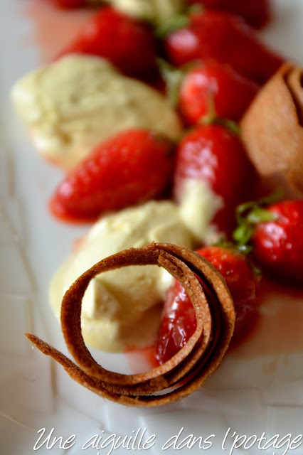 Poêlée de fraises de Plougastel et tuiles de blé noir