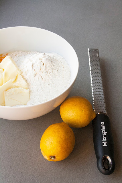 La ricetta della drizzle cake di Mary Berry step 4