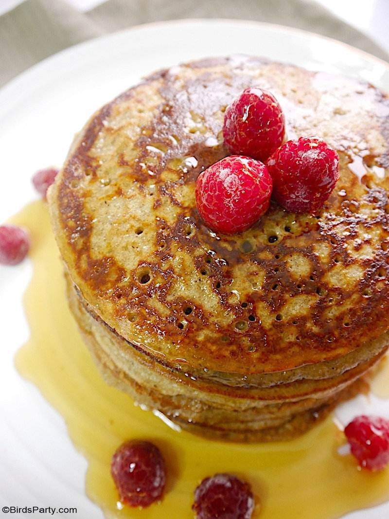 Gluten Free Banana and Oatmeal Pancakes - quick, easy and healthy, blender pancakes recipe for breakfast, brunch or pancake day Mardi Gras! by BirdsParty.com @BirdsParty #pancakeday #pancakes #bananapancakes #oatmealpancakes #recipes #crepes #buttermilkpancakes