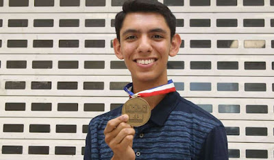 Joven mexicano gana bronce en la Olimpiada Mundial de Química, realizada en París