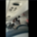 Homens saem na porrada dentro de avião por causa de assento; veja vídeo