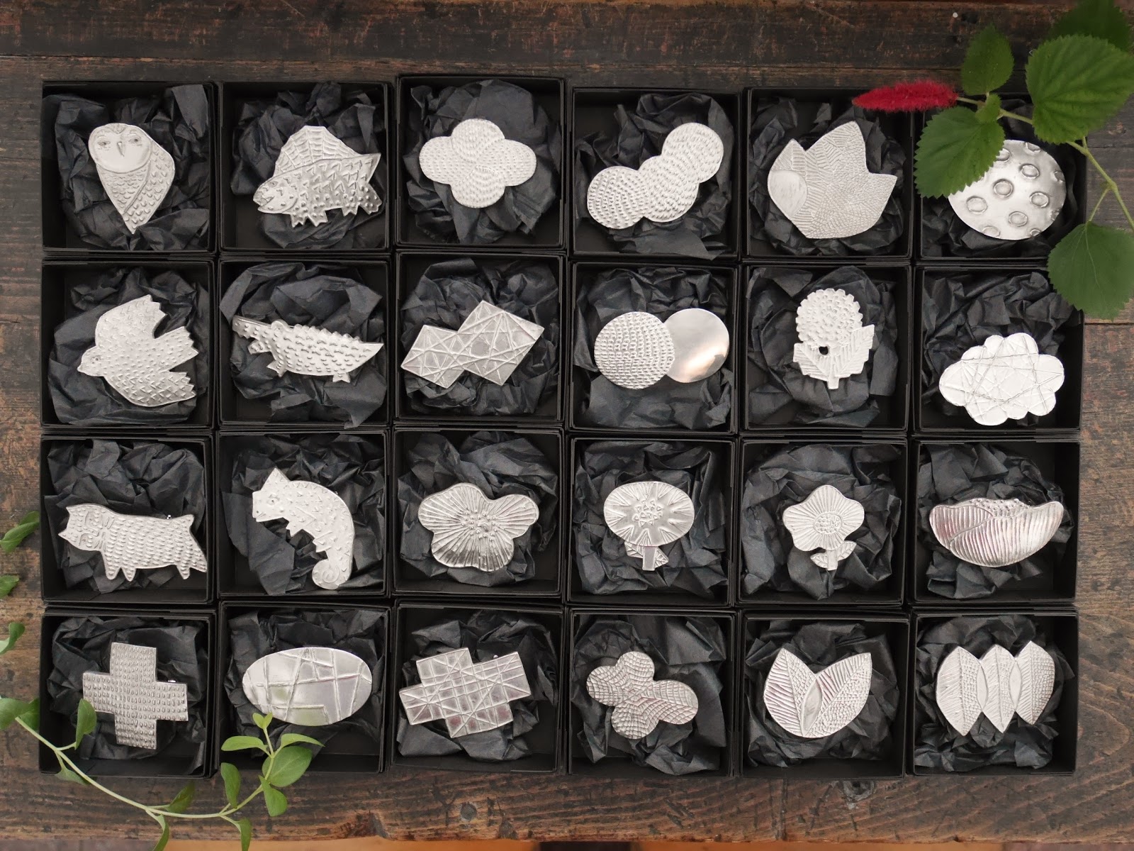 日々花手帖 Aki Kasaraさん 銀彩ブローチ入荷