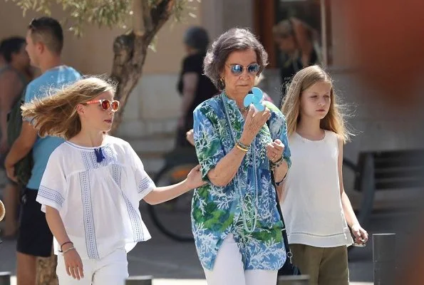 Queen Sofia, Queen Letizia, Princess Leonor and Infanta Sofia went for a walk in the downtown of Palma de Mallorca