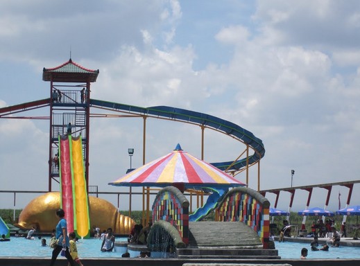 Kolam Renang Tirtonirmolo Ngawi