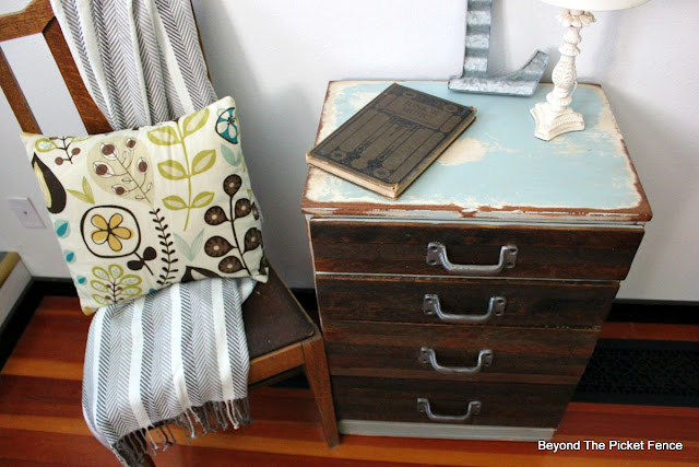 rustic, industrial, chippy paint, DIY, nightstand, dresser, end table, salvaged wood, reclaimed wood, beyond the picket fence, http://bec4-beyondthepicketfence.blogspot.com/2015/08/rustic-industrial-chest-of-drawers.html