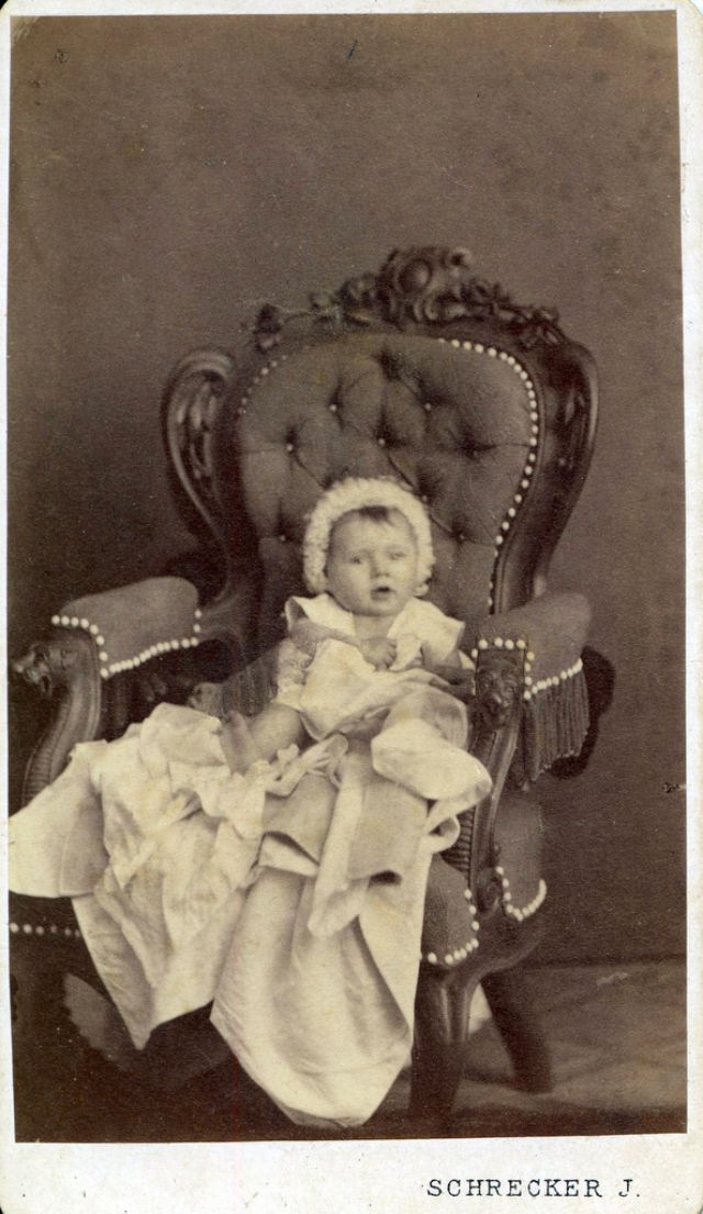 Invisible Women: 30 Spooky Studio Portraits of Victorian ...