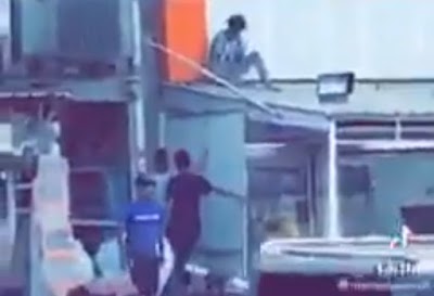 فيديو مرعب لشخص ينجو بأعجوبة من صعقة كهربائية في بغداد