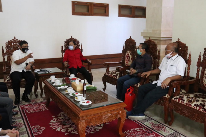 Gubernur Koster Sambut Rencana Uji Coba Bus Listrik di Bali