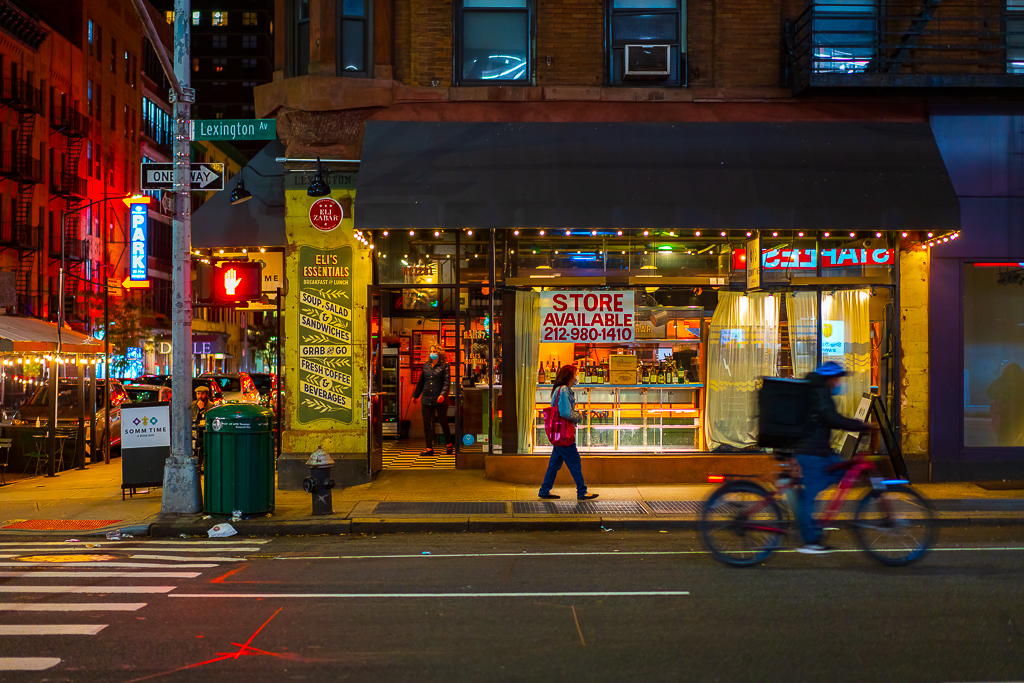 Handheld Night Photography - Sony FE 55mm f/1.8 ZA a handheld night photo in new york city daniel south photography