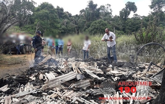 Restos mortais de homem são encontrados em residência incendiada 2 Restos mortais de homem são encontrados em residência incendiada