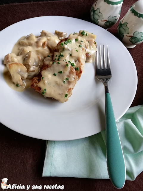 SOLOMILLO DE CERDO EN SALSA DE COCO CON CHAMPIÑONES