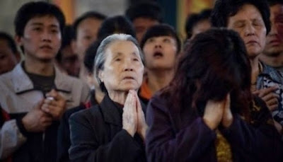 Aumentan cristianos en China sobrepasando a los miembros del Partido Comunista