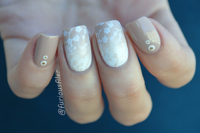 reciprocal gradient #31dc2015 nude dots nails