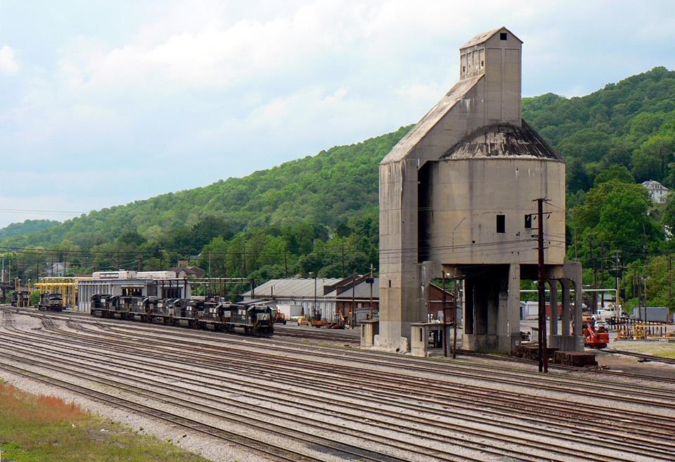 Towns and Nature Bluefield, WV NS/N&W Coaling Tower and Railyard