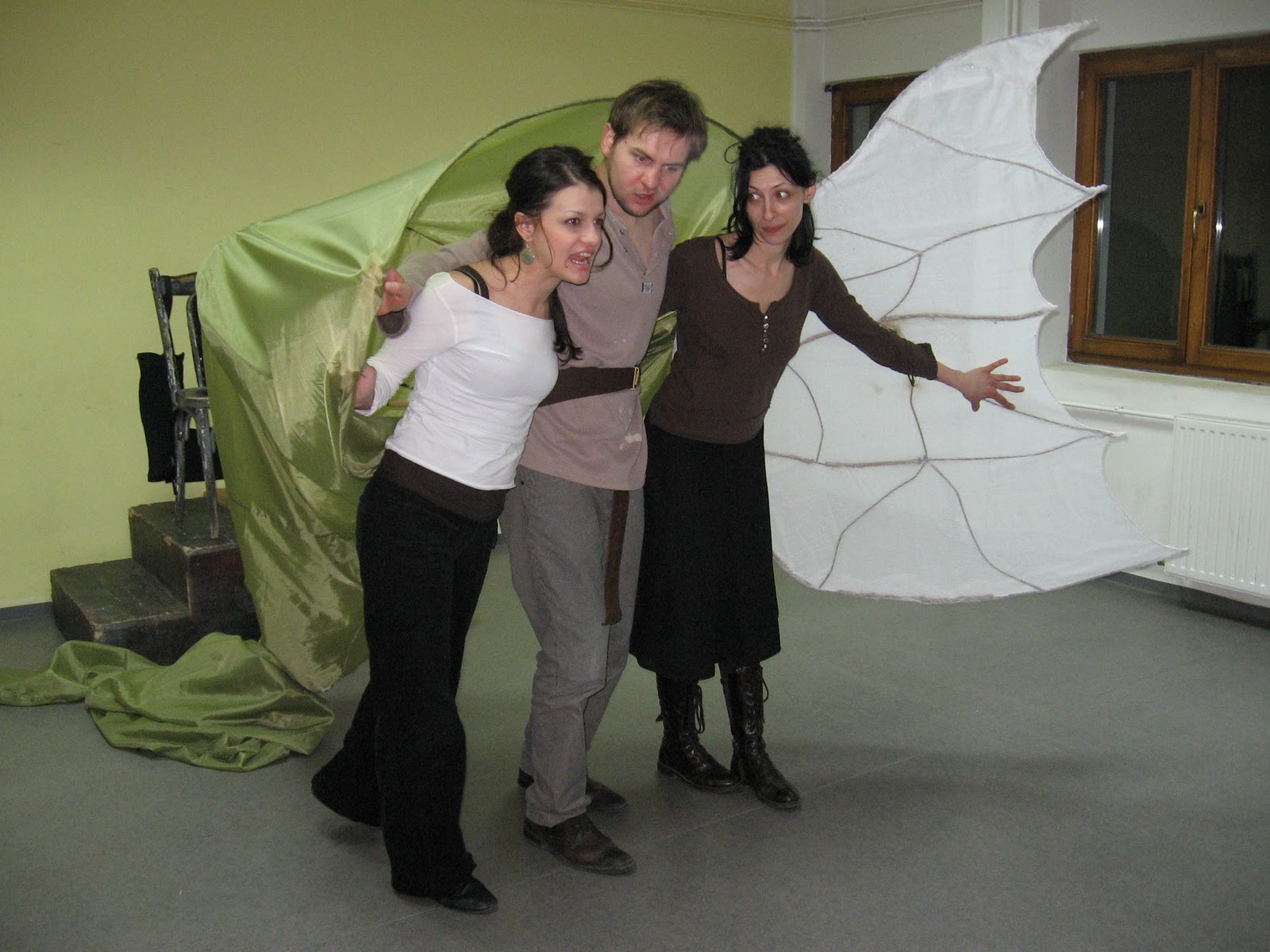 A sötétben látó tündér: Világszép királykisasszony és három fejű sárkány