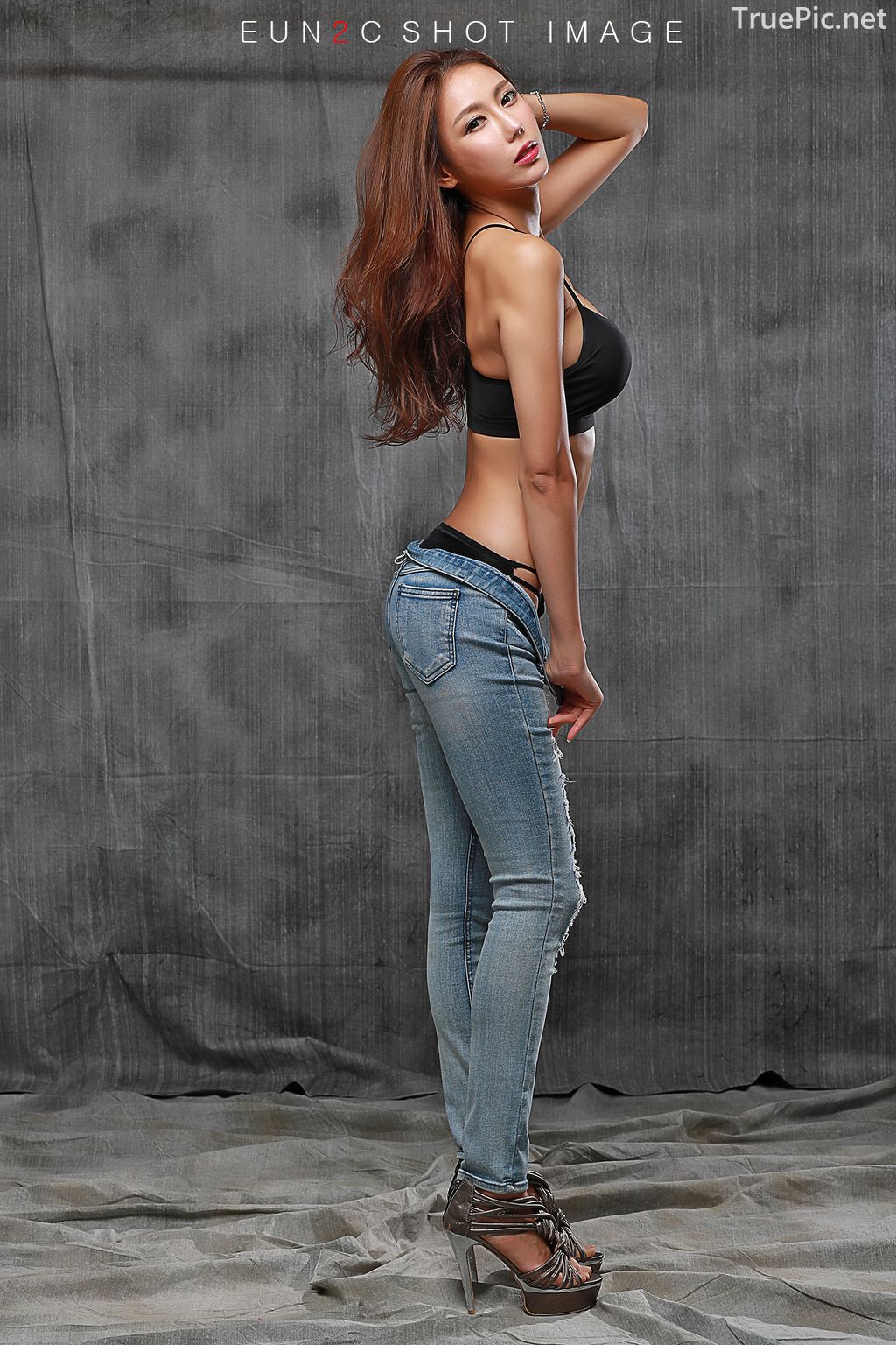 Image-Korean-model-Choi-Ye-Rok-Back-Lingerie-and-Jean-TruePic.net- Picture-43