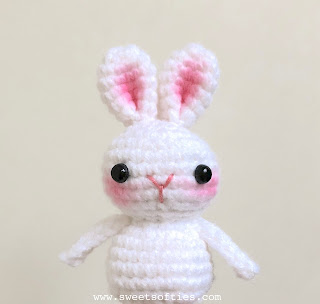 http://www.sweetsofties.com/2018/03/some-bunny-to-love-free-crochet-pattern.html