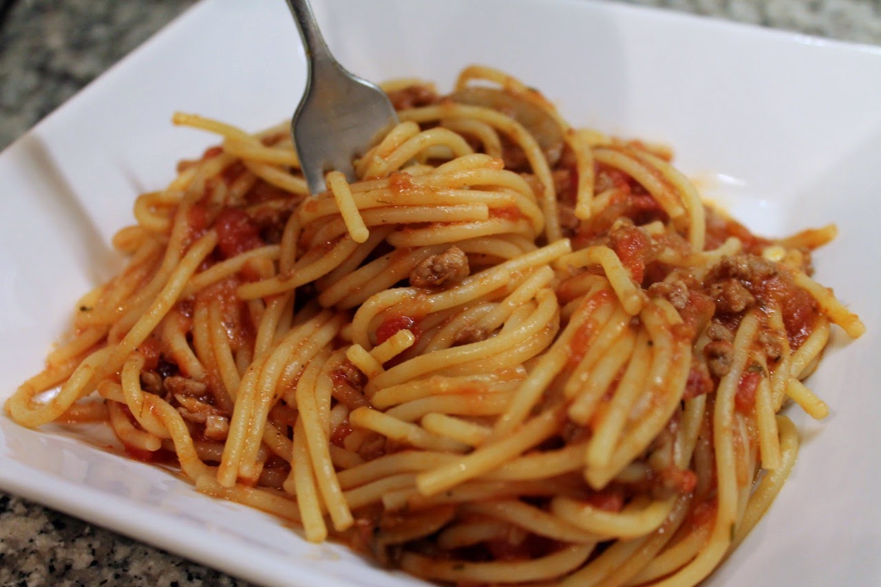 spaghetti%2Bwith%2Btomato-meat%2Bsauce.jpg