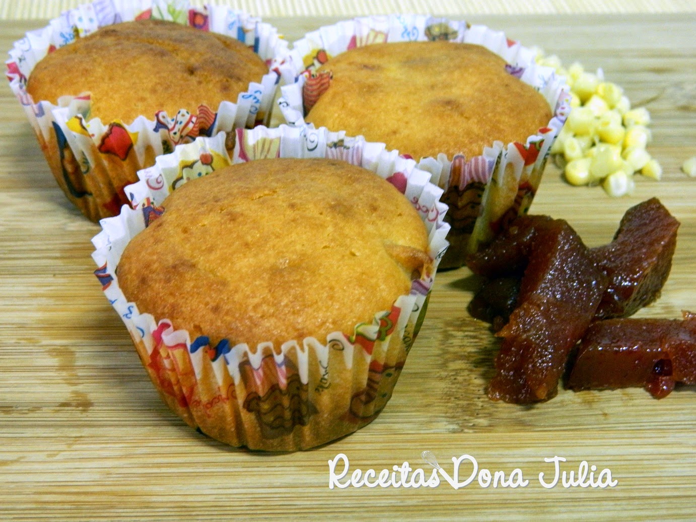 Bolinho de milho com goiabada