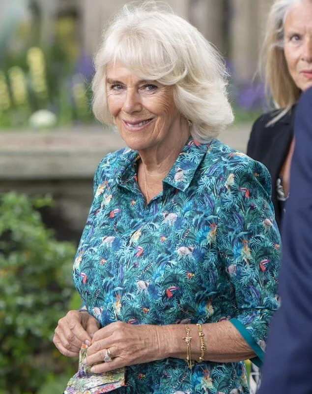 The Duchess wore a new floral print silk shirt dress. The Duchess carried a totally on-trend woven bag from Bottega Veneta