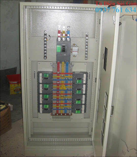 Tủ điện phân phối hai lớp cửa Schneider Tu-dien-phan-phoi-hai-lop-cua