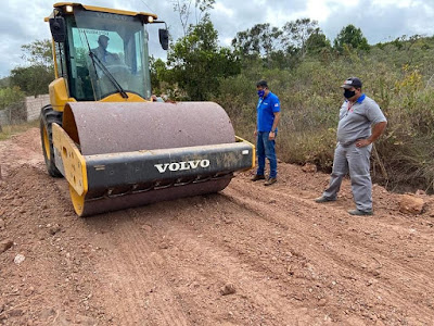 Piatã/BA: Prefeitura  realiza obras de manutenção da estrada  vicinal da comunidade do Limoeiro  