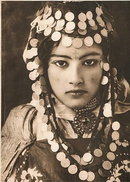 INTO THE VAGUE: A collection of Gypsy photos