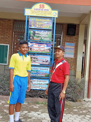 Melki Samosir Siswa SMP Swasta Assisi Medan Juara Harapan 3 Lomba Renang Tingkat Nasional di Semarang