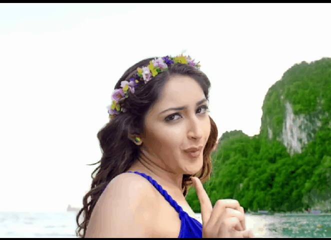 BOLLYTOLLY ACTRESS IMAGES & GIF IMAGES: SAYESHA SAIGAL MILKY THIGHS