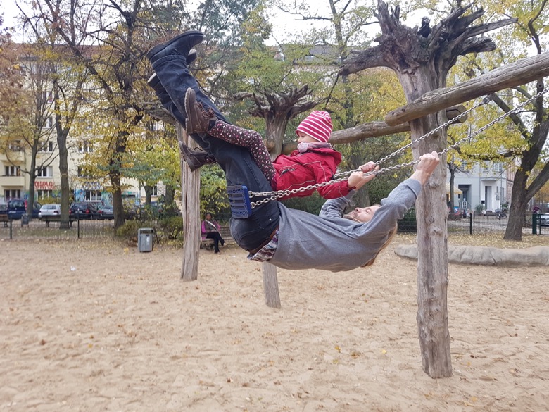 The Smoker Caterpillar Atmosphere Berliner Kinder