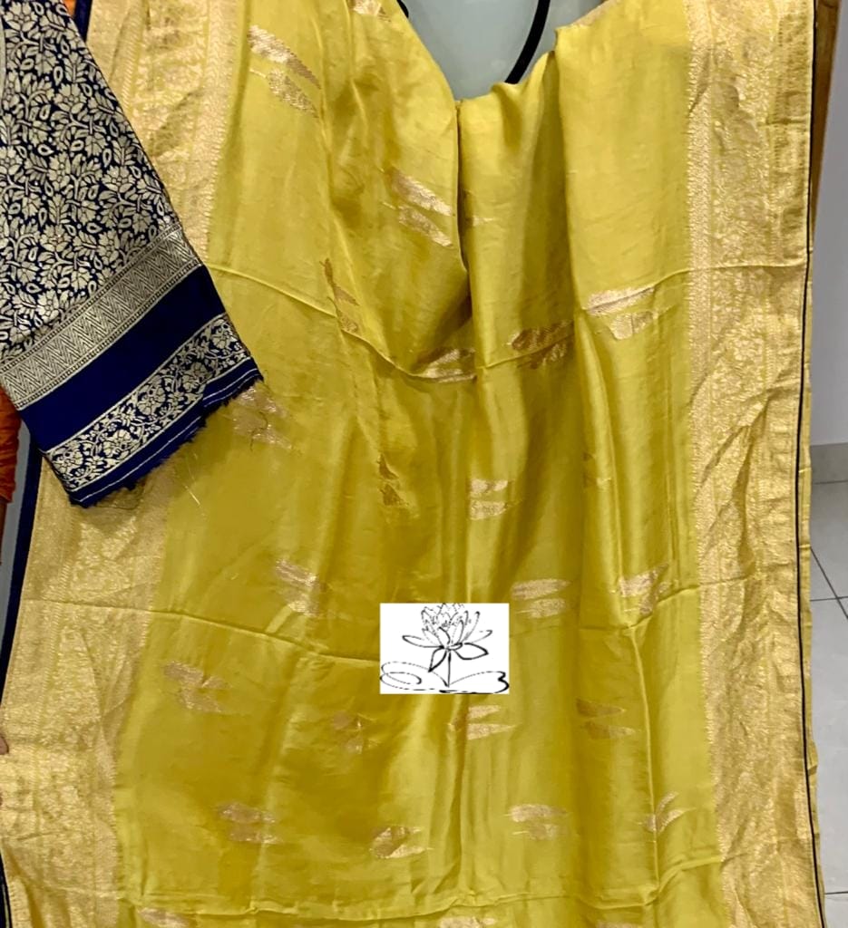 Banaras moonga crape silk sareea