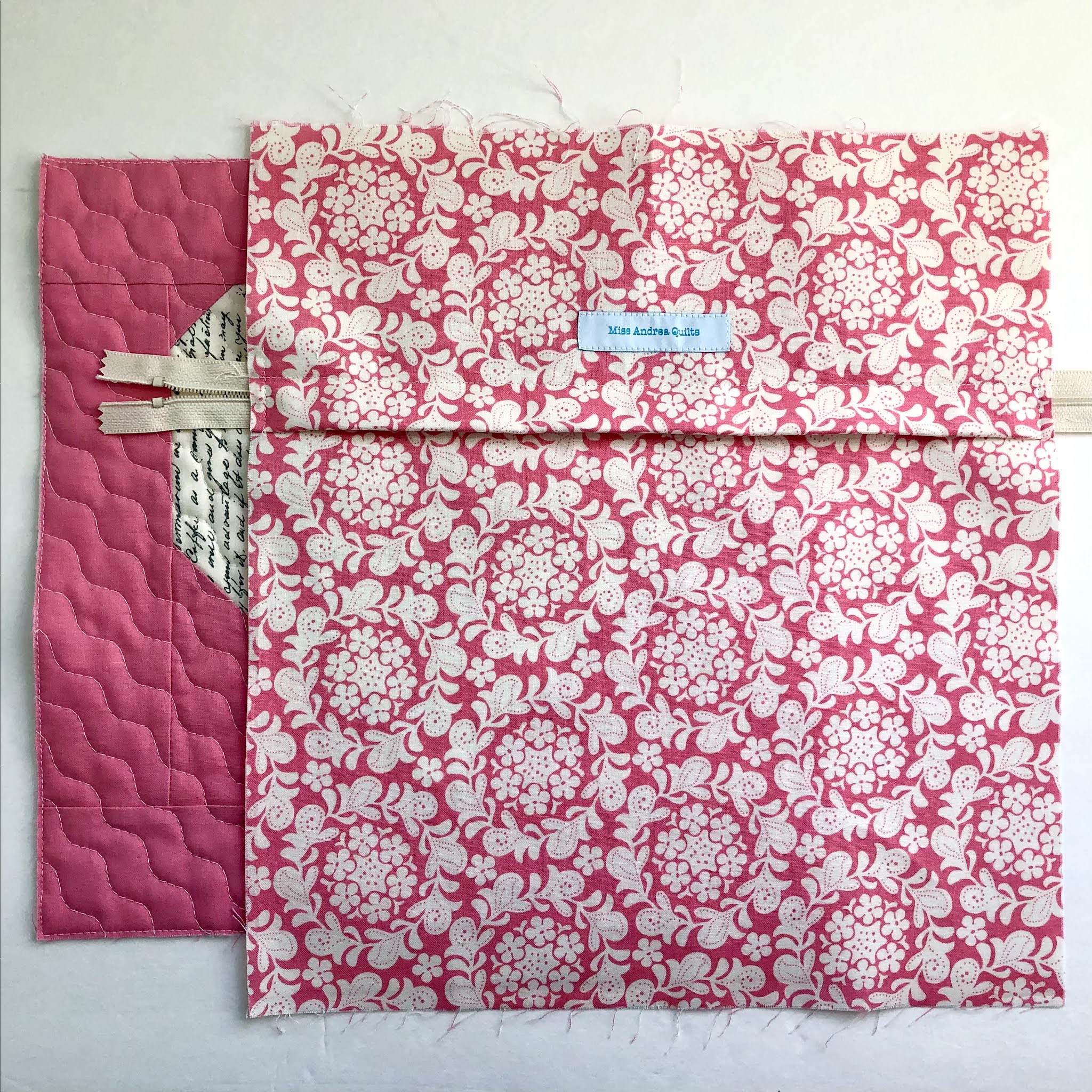 Miss Andrea Quilts Tutorial Pillow with Lapped Zipper Closure and Machine Binding