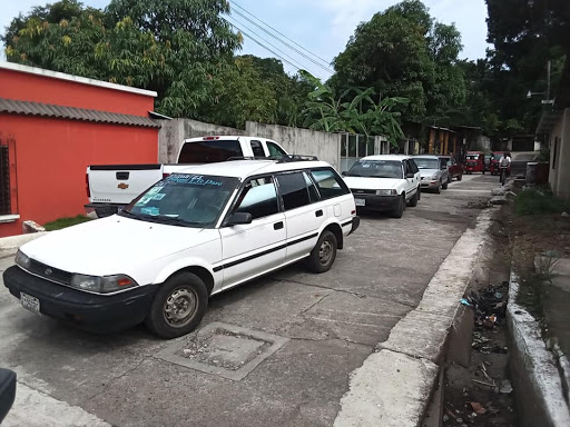 Taxistas y Mototaxis protestan por los altos impuestos que impuso la Municipalidad.