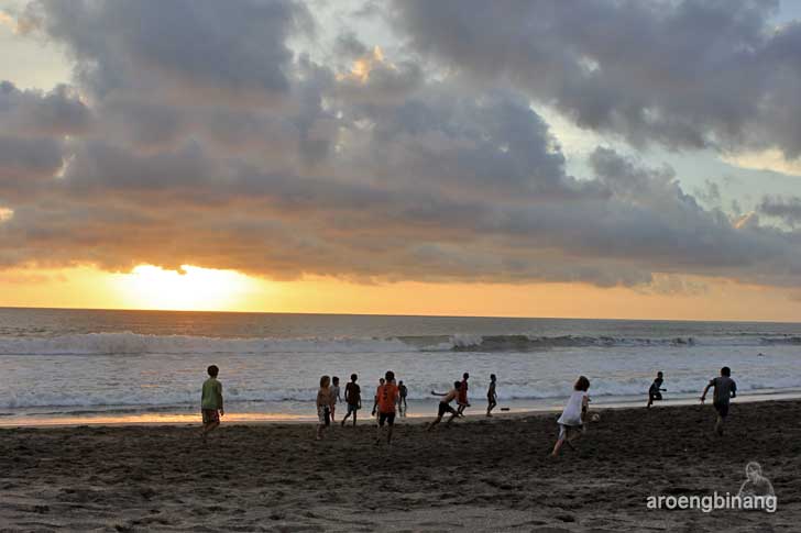 pantai batubelig kerobokan bali