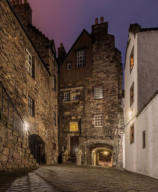 A World Tourist The 10 best Canongate, Edinburgh, Scotland Pics