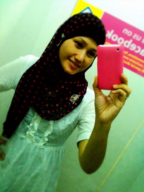 <em>ShawlCenter</em> : Cantik di Patung Tak Cantik di Badan