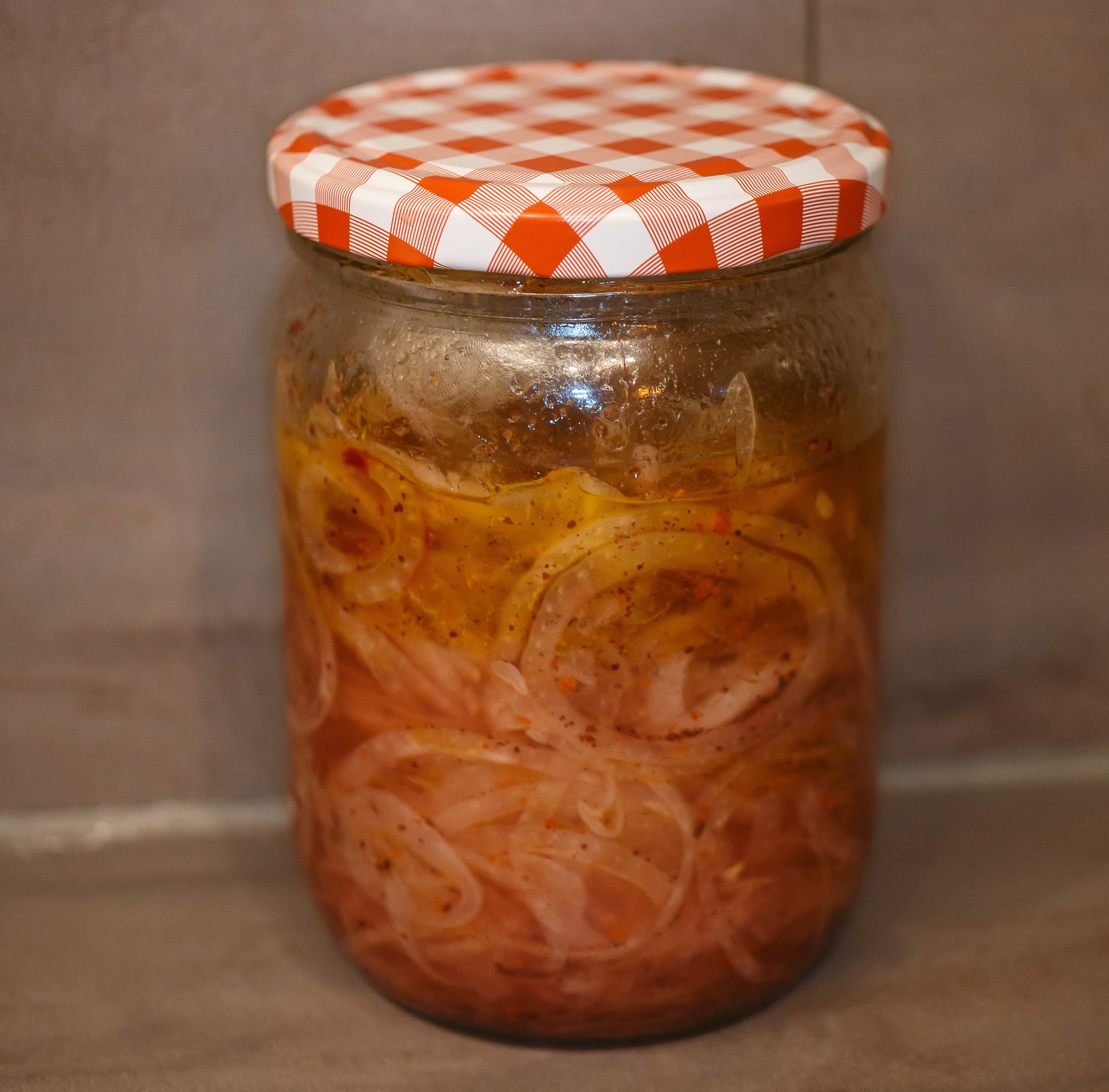 Doktor Hausfrau kocht Sumach marinierte Zwiebeln