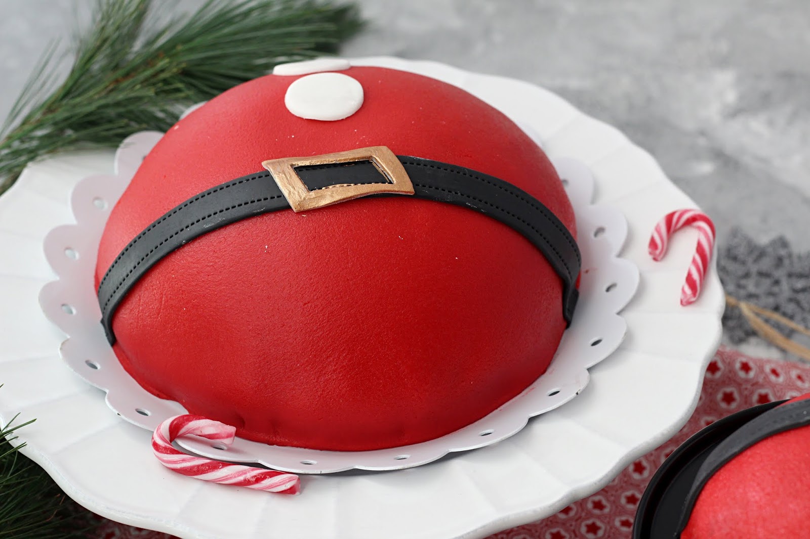 weihnachtliche Kuppeltorte mit Marzipandecke und Karamell-Schoko-Mousse ...