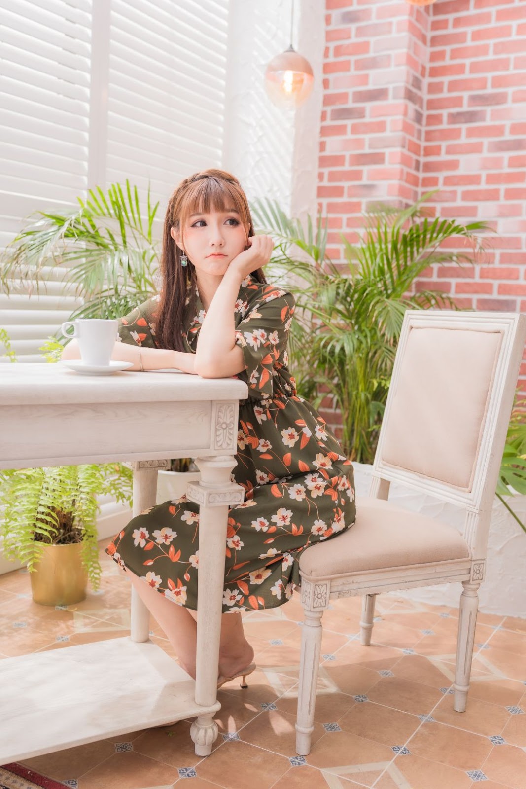 Qiao Qiao Er - 喬喬兒 - 2019.08.11 - Coffe Time Waiting For Someone - TruePic.net