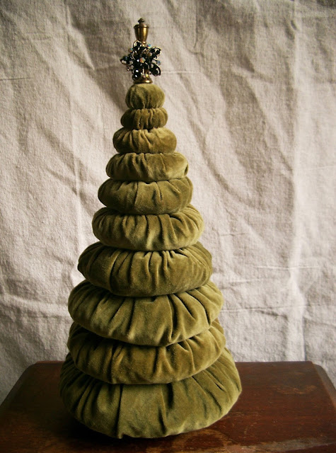 stuffed velvet yo-yo christmas tree linda nelson at the createaerie
