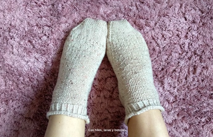 Con hilos, lanas y botones: Glastonbury Socks (patrón de Arantxa Casado, @north.knitter)