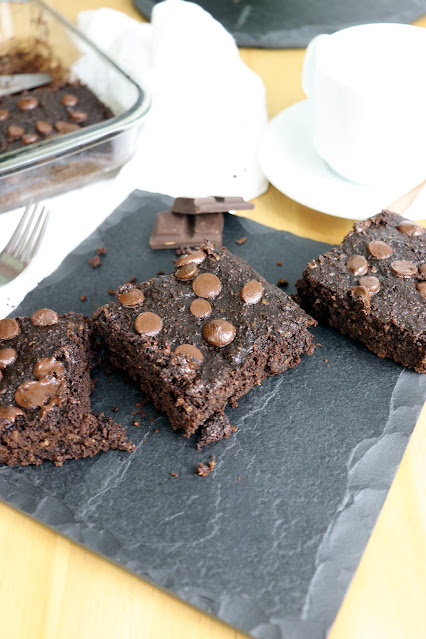 Brownie de chocolate com abobrinha Pensando ao contrário