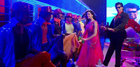 Chennai Express Latest stills from Song Lungi