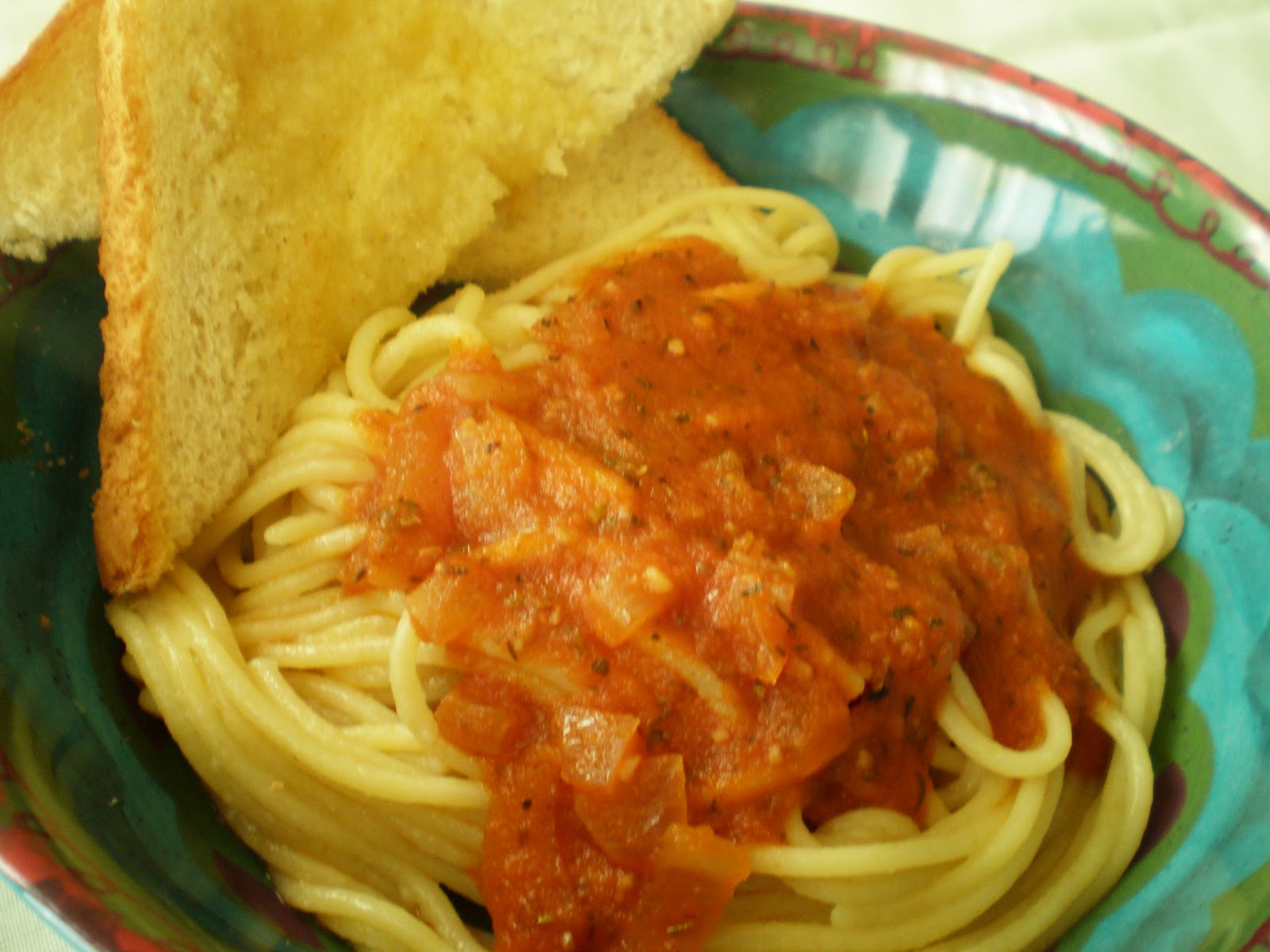 Basil and Rosemary's Kitchen: Homemade Spaghetti Sauce with Noodles