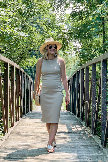 2 Casual Ways to Style a Neutral Dress