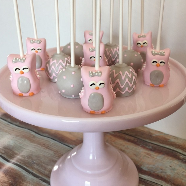 Little Owl Cake Pops are perfect for a party. From Maski Pops