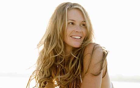 Elle Macpherson ~ Celebrity In Style
