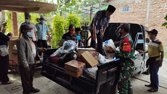 Pengurus NU ranting Bandungrejo Salurkan Bantuan Korban Puting Beliung, Babinsa dan Bhabinkamtibmas Dampingi Hingga Ke Lokasi.   