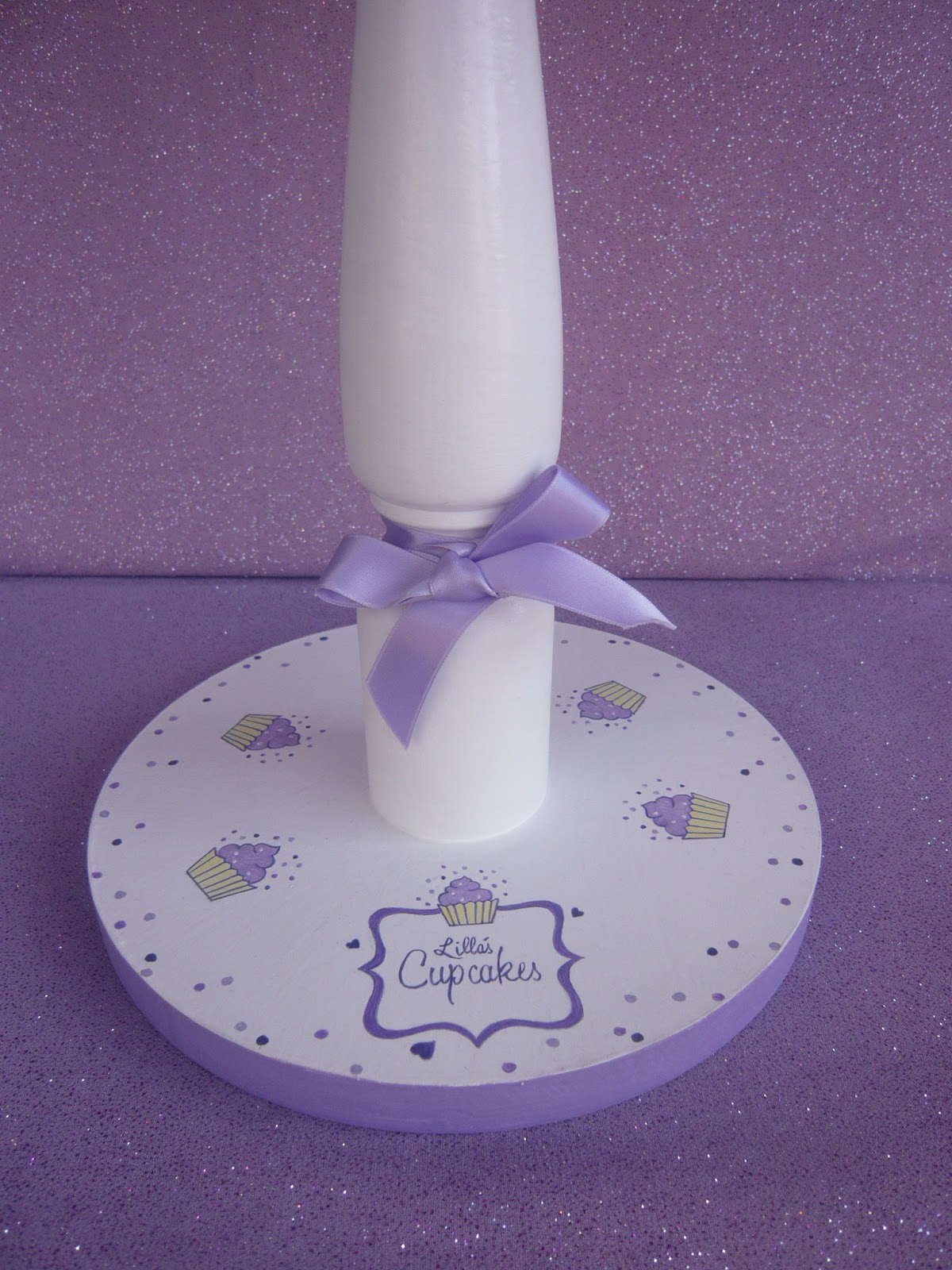 Lilla crea...: Alzate personalizzate con il proprio Logo per torte e