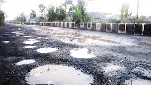 Muncul 100 Lubang Jalan Setiap Hari di Jalur Pantura Brebes-Pemalang, Pengemudi Diharap Waspada